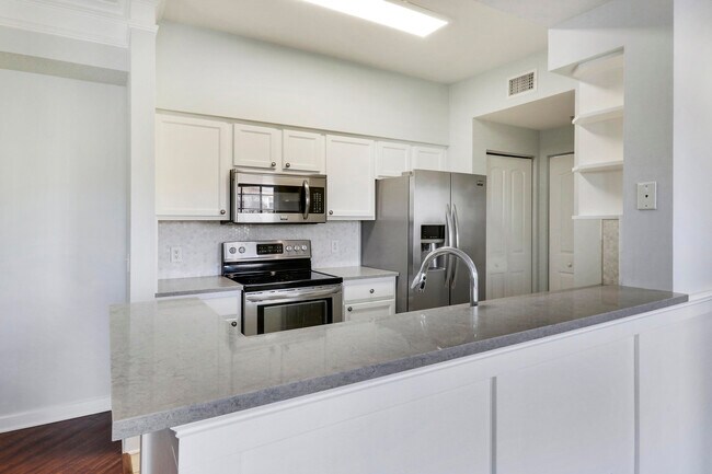 Building Photo - 9212 Myrtlewood Cir W