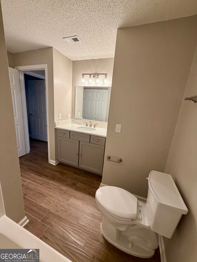 Building Photo - 440 Admiral's Walk Dr