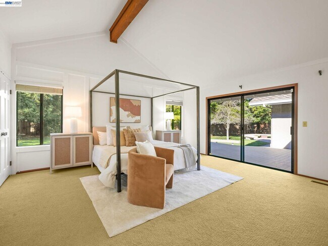 Building Photo - 261 St Paul Dr