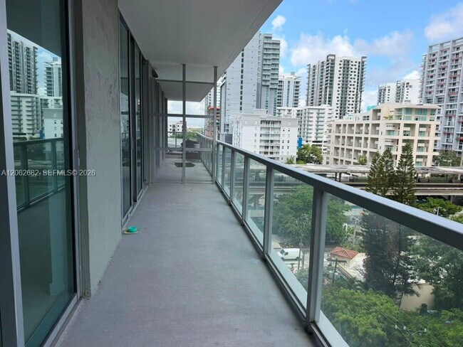 Building Photo - 1111 SW 1st Ave