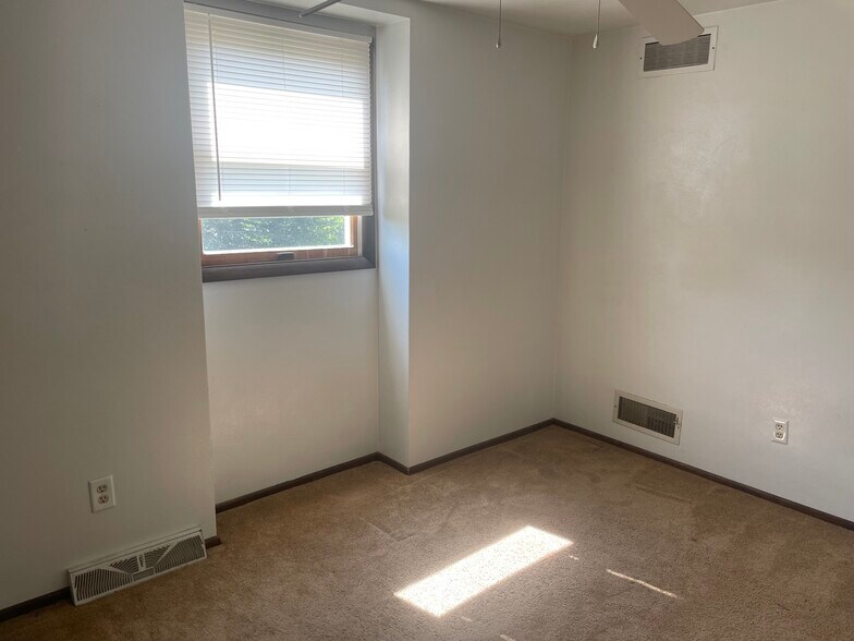 Building Photo - 155 Garfield Way