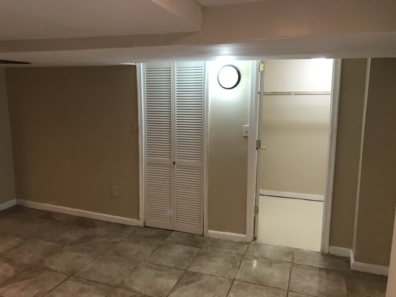 Building Photo - 3522 Greenspring Ave