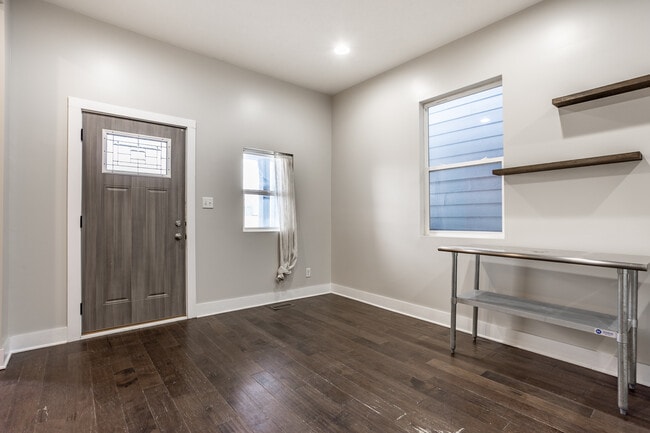 Building Photo - 421 E Morris St