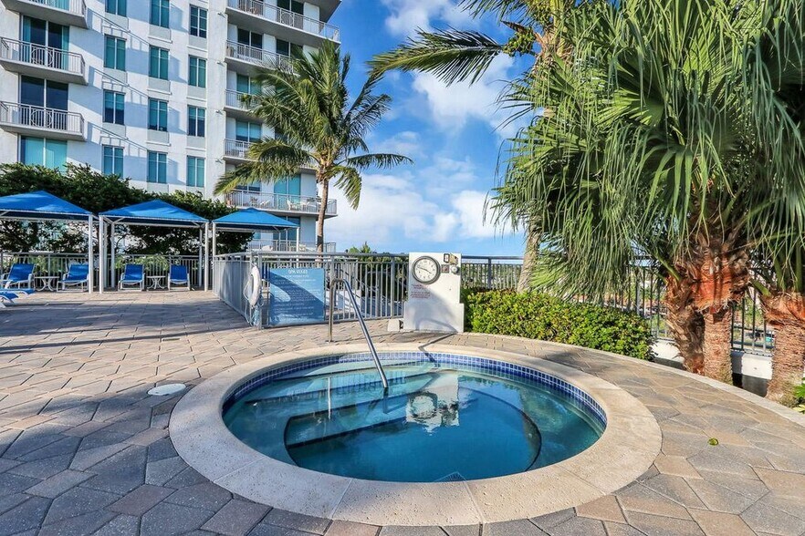 Building Photo - 300 S Australian Ave