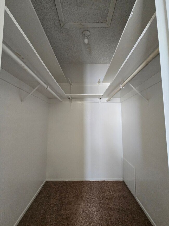 Building Photo - A Fabulous 4 Bedroom Single Story Home in East Las Vegas