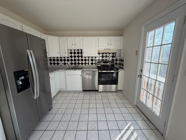 Building Photo - 415 Carrsbrook Dr