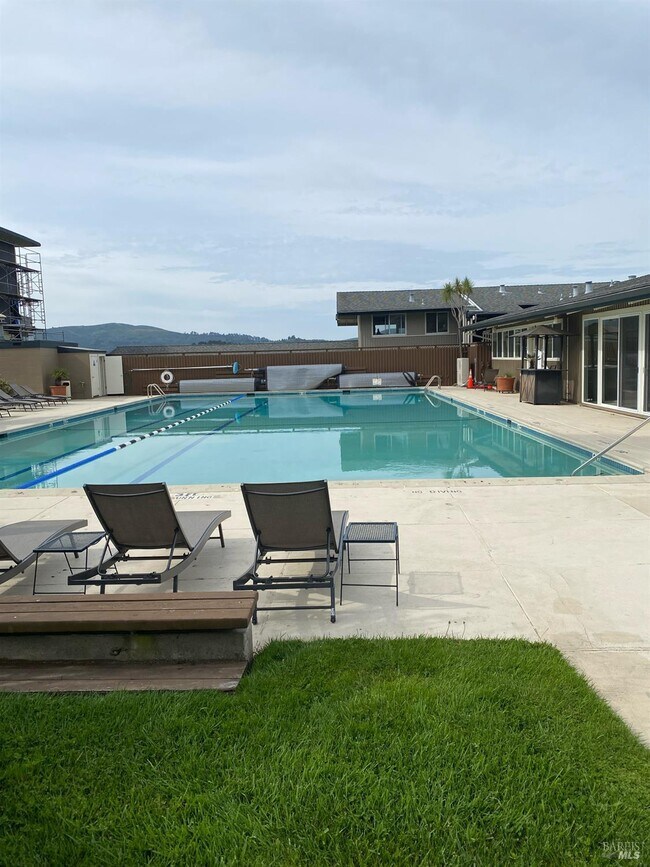 Building Photo - 11 Andrew Dr