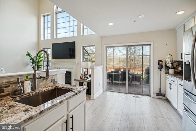 Building Photo - 1855 Creekview Ln