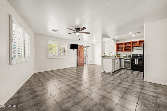 Building Photo - 6116 S Borego Rd