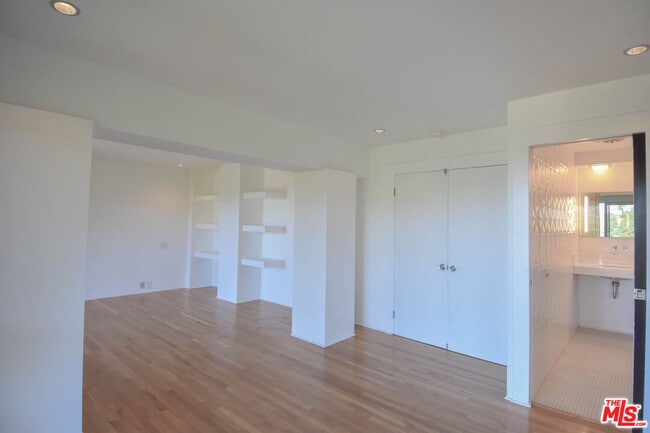 Building Photo - 8895 Appian Way