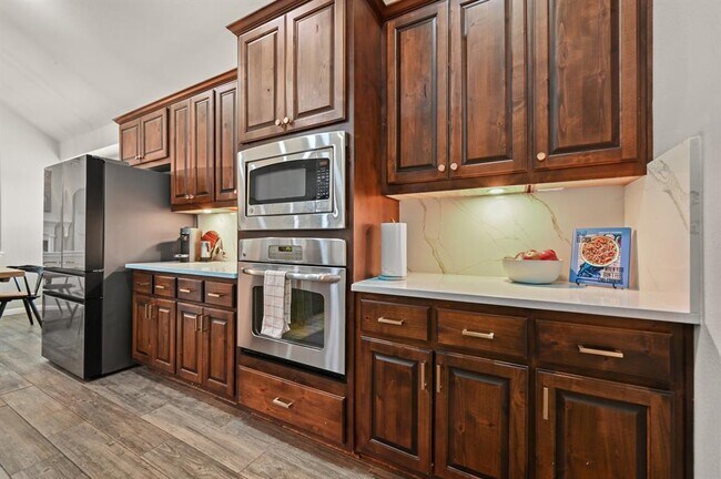 Building Photo - 4325 Tambre Bend