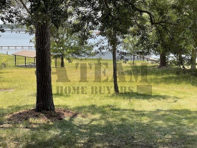 Building Photo - Cozy Lake View 2 Bed 1 Bath house for rent!