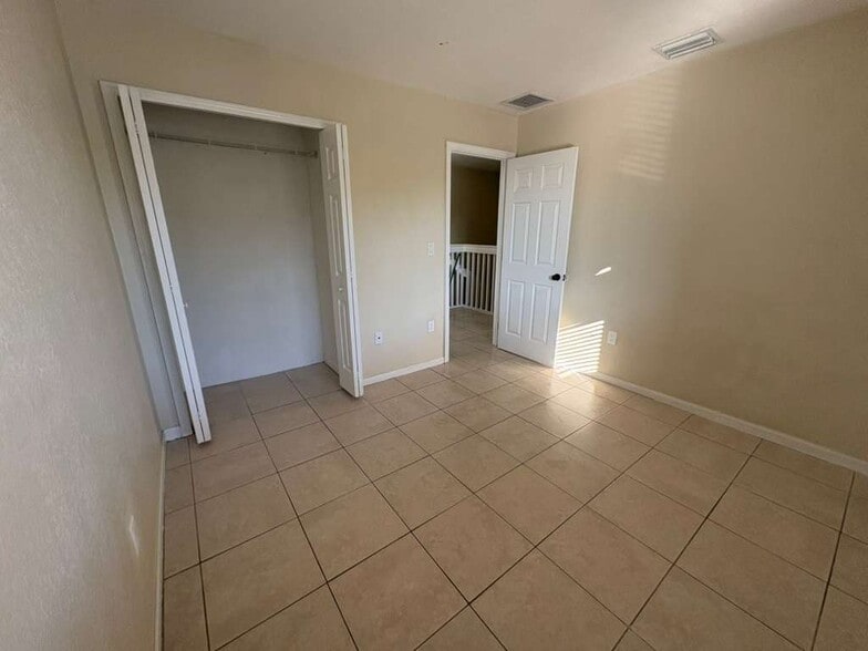 Building Photo - 2819 SE 15th Rd