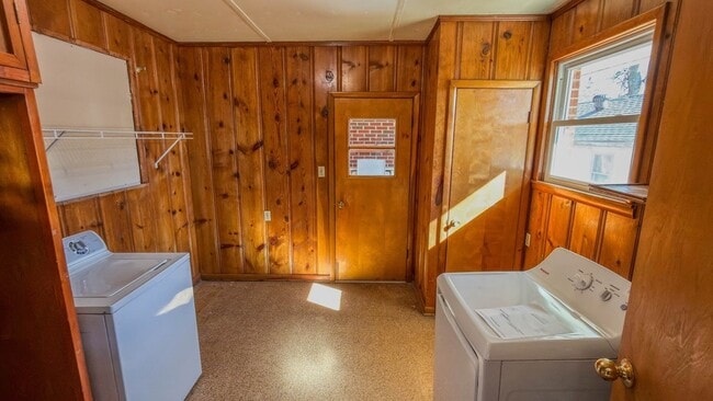 Building Photo - 311 3rd Ave NW