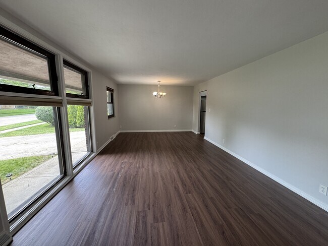 Building Photo - 716 Cranford Dr