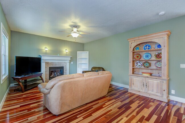 Building Photo - Beautiful Home In Hidden Springs