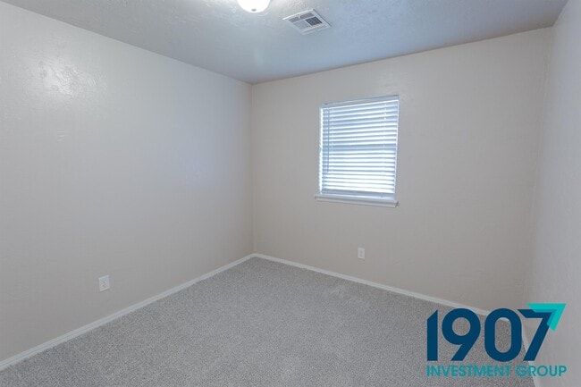 Building Photo - 1127 Berwyck Dr