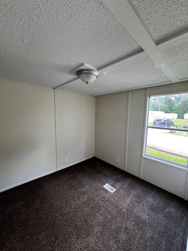 Building Photo - 116 Hussey Mhp Ln