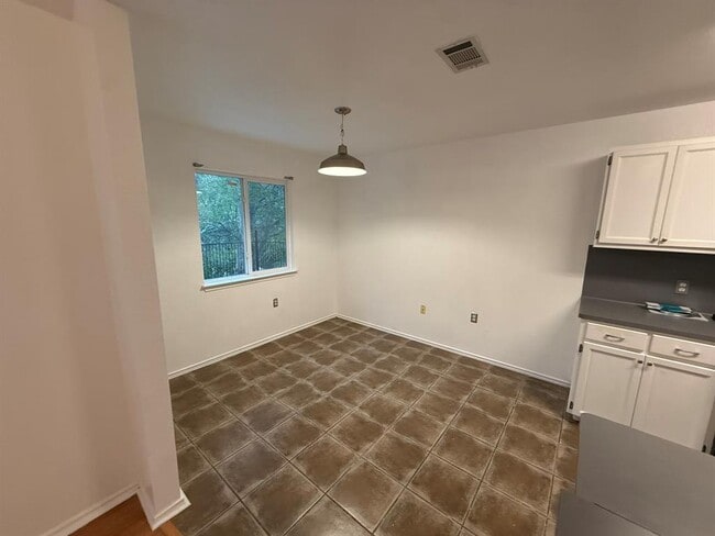 Building Photo - 2502 Ashley Way