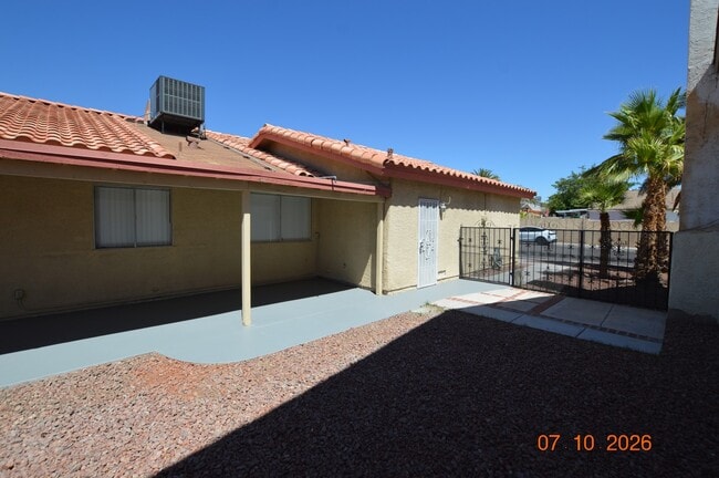 Building Photo - 6845 Zamora Dr
