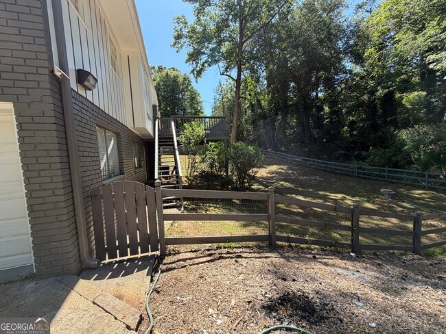 Building Photo - 3336 Camelot Dr NE