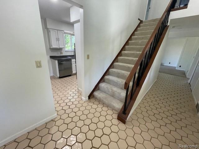 Building Photo - 4970 Foxcroft Dr