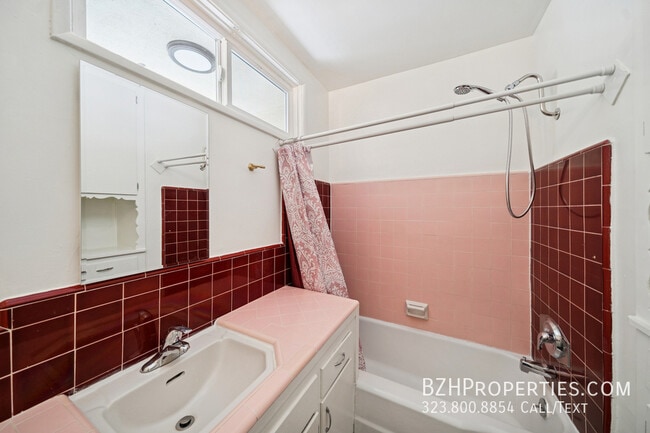 Building Photo - 5319 Vantage Ave