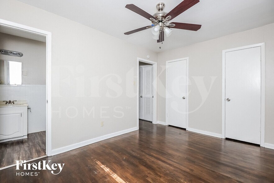 Building Photo - 1029 Usher St