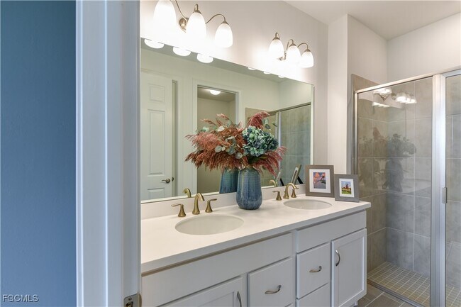 Building Photo - 43669 Sparrow Dr