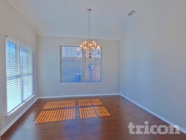 Building Photo - 541 Kerry St