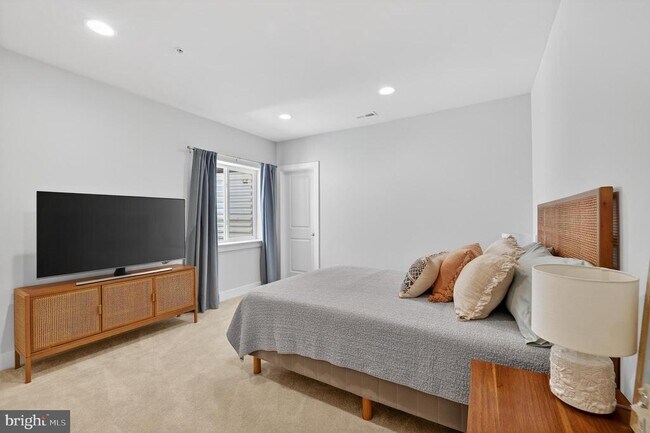 Building Photo - 22129 Clarksburg Rd