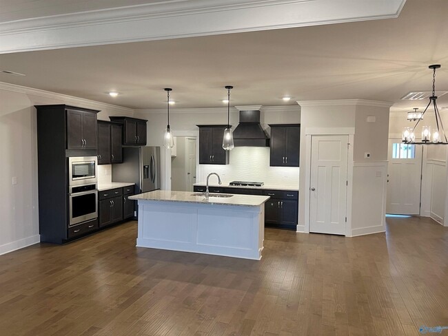 Building Photo - 156 Rugby Dr