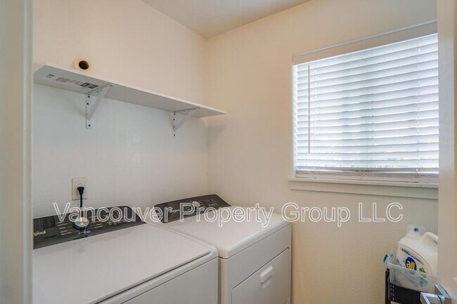 Building Photo - 6405 NE 87th Ave