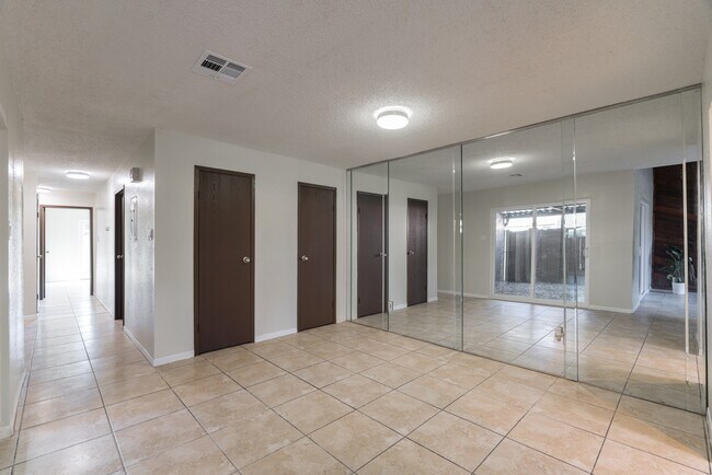 Building Photo - 2445 Briarwest Blvd