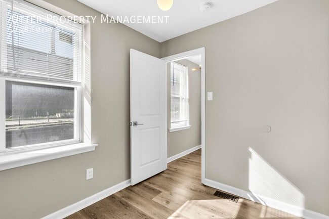 Building Photo - 2528 Emery St