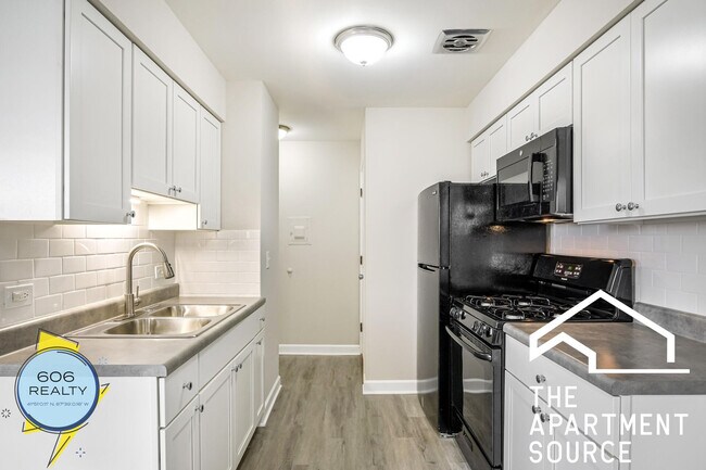 Primary Photo - 3001 N Thatcher Ave