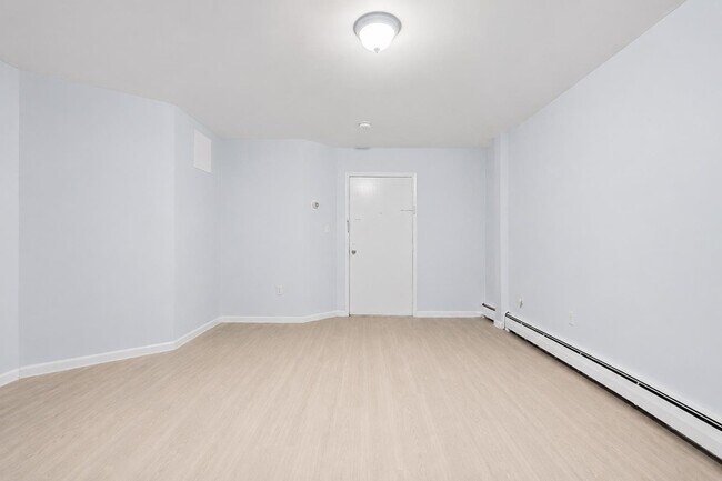 Building Photo - 406 7th St