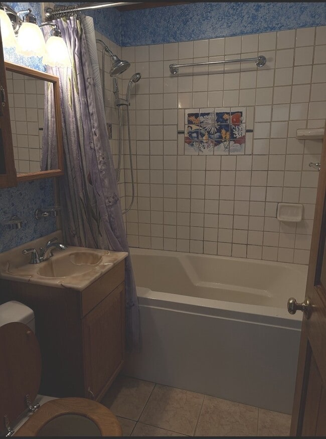 Building Photo - 17053 Lorenz Ave