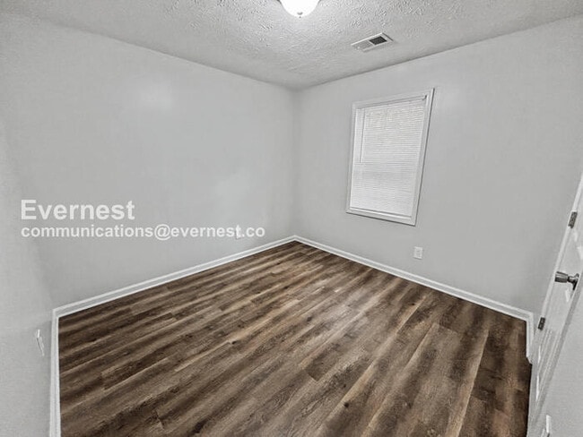 Building Photo - 505 Chestnut Ln