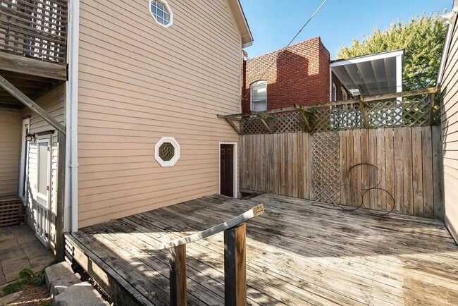 Building Photo - Very Spacious 2 Bed 2.5 Bath Home!