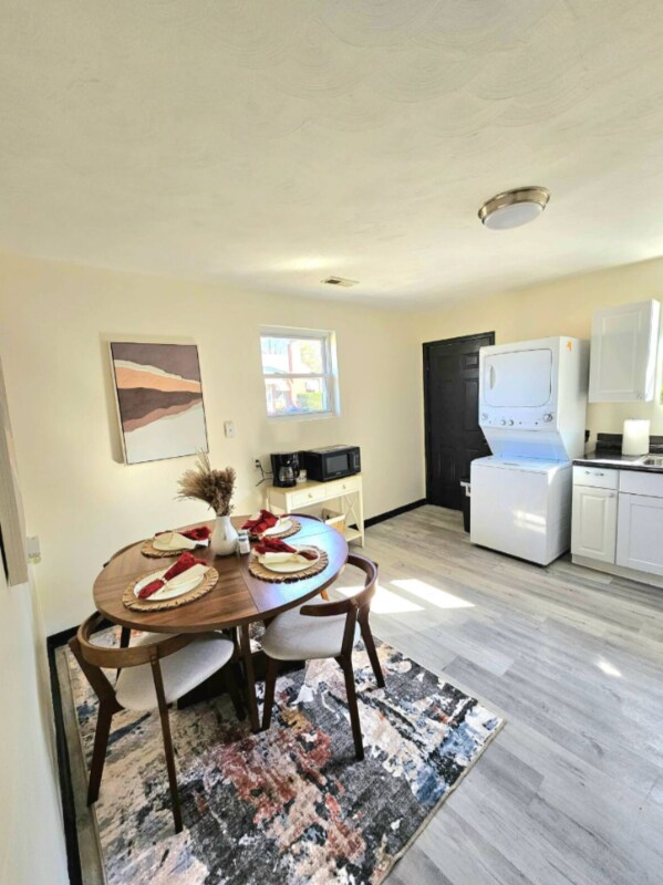 Building Photo - 361 Cherry St