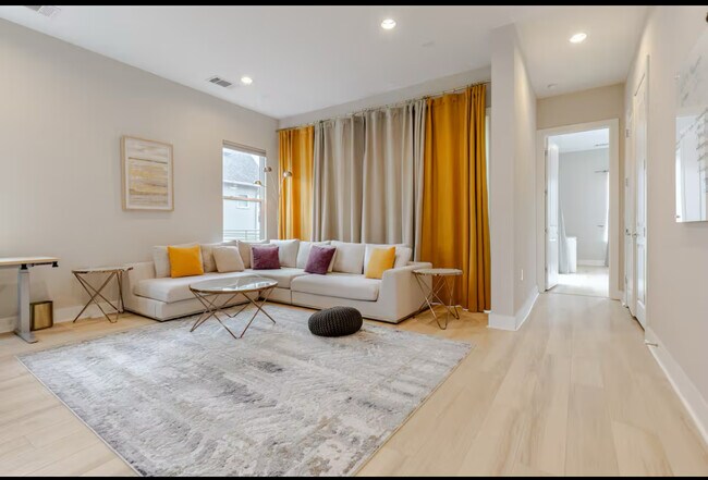 Building Photo - 6108 Seville Dr