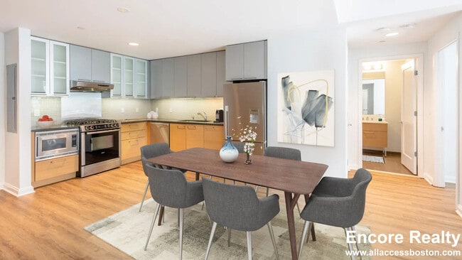 Building Photo - 285 Third St. Unit 614