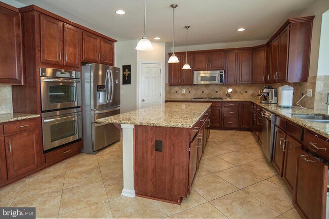 Building Photo - 20 Aster Ln