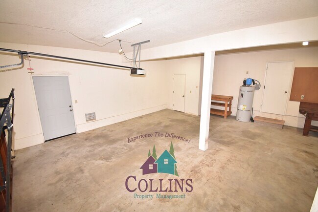 Building Photo - 2045 Ross Dr