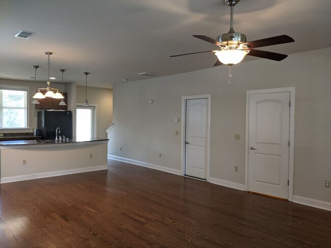 Building Photo - 3 Bedroom End Unit with Garage!