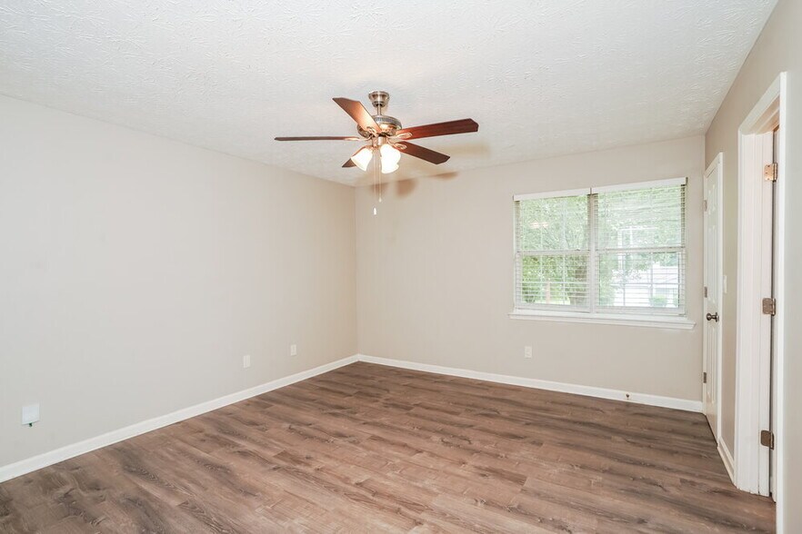 Building Photo - 915 Walnut Creek Ln