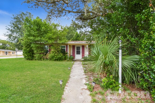 Building Photo - 1481 Falmouth Ave