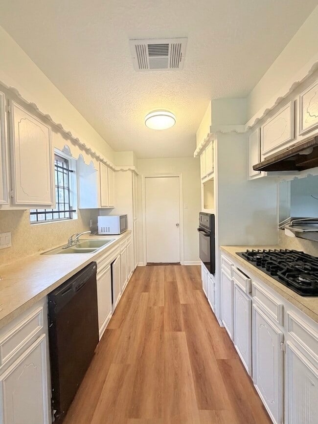 Building Photo - 4410 Longhorn Dr