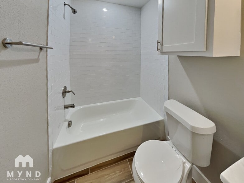 Building Photo - 5736 Lone Star Cir